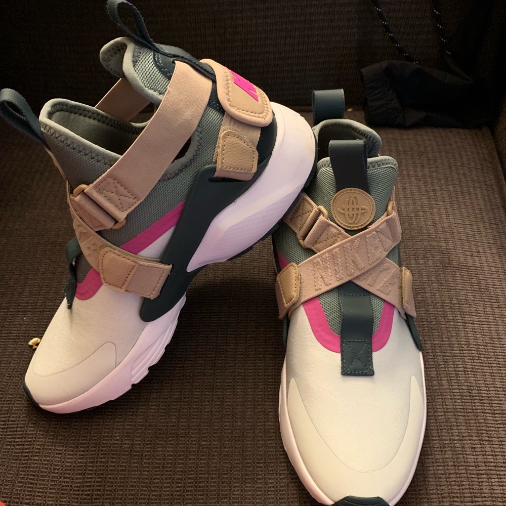 Olive Green/Pink/Tan Mid Ankle Nike’s